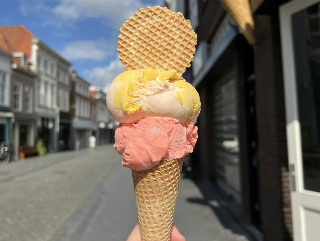 Drievoudig schepijsje van Fyesta op de Grote Markt in Bergen op Zoom